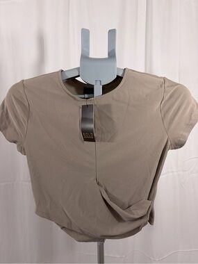 NWT Bold Elements Women’s Size PS Taupe Short Sleeve Crewneck Top